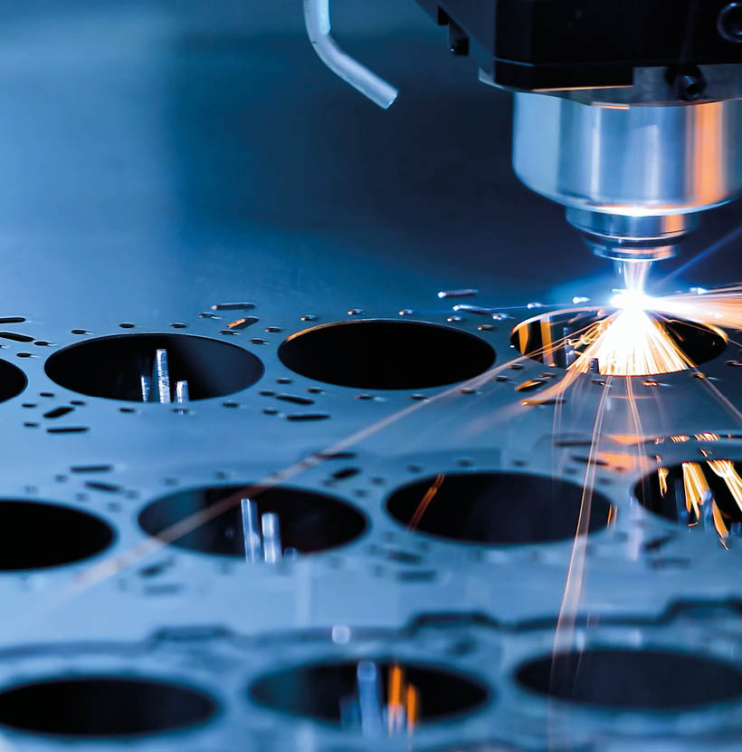 Maschine, die Löcher mit Laser fräst