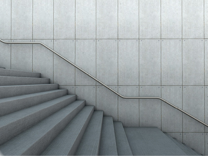 Zugang zu einer U-Bahn aus Beton mit Metall Handlauf