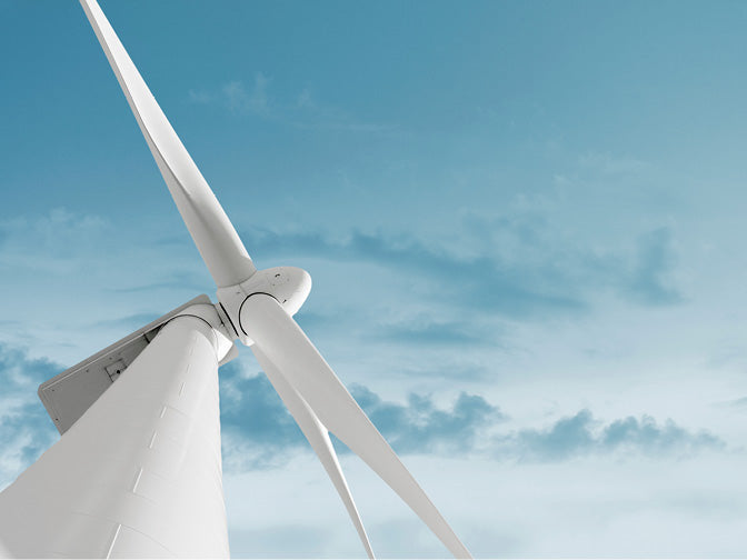 Turm und Gondel eines Windrades