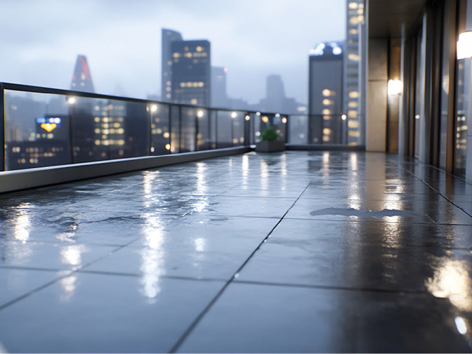 Nasser Balkon in einer Großstadt